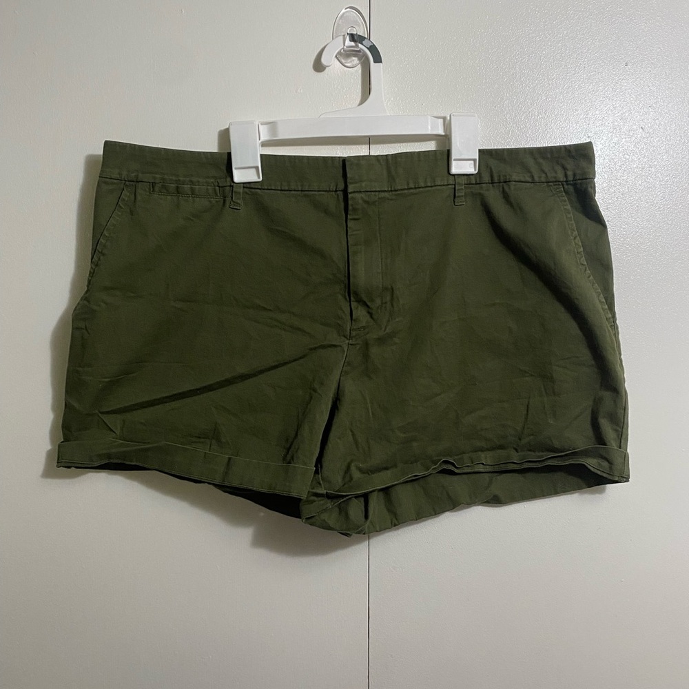 A New Day Dark Green Women's Shorts Size 16